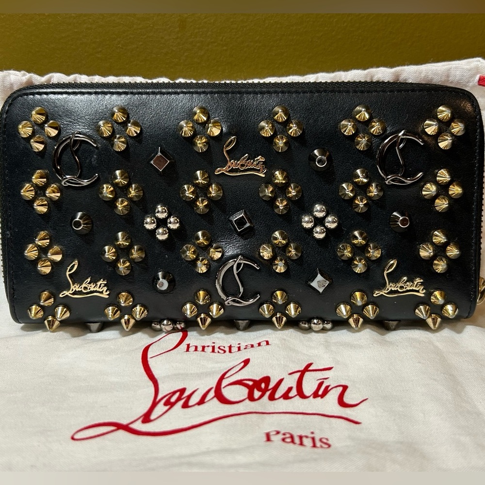Christian Louboutin
Panettone Wallet in Leather with Loubinthesky Seville Spikes